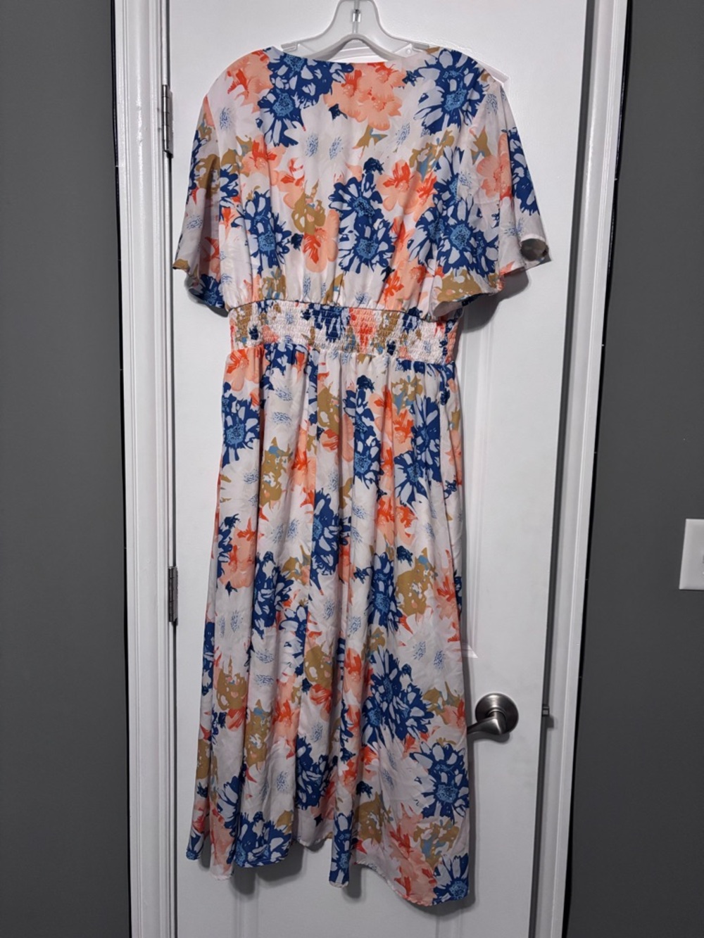 Hanna Nikole Floral V-Neck Midi Dress in White, Blue & Coral 16W - Picture 8 of 12